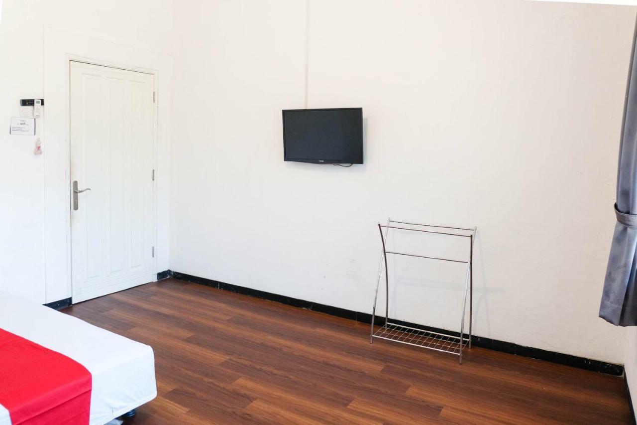 Reddoorz Near Ahmad Yani Airport 3 Ξενοδοχείο Σεμαράνγκ Εξωτερικό φωτογραφία