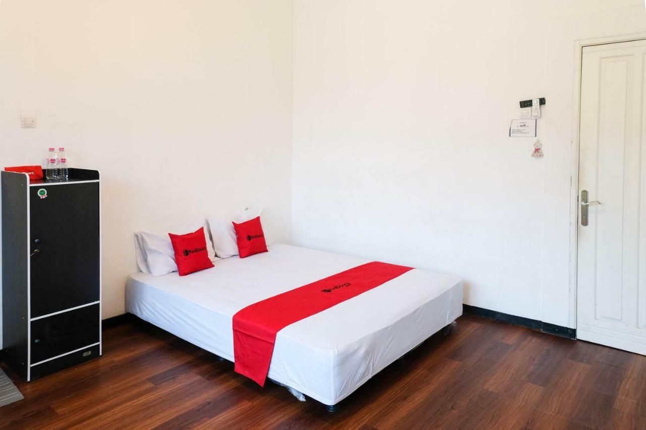 Reddoorz Near Ahmad Yani Airport 3 Ξενοδοχείο Σεμαράνγκ Εξωτερικό φωτογραφία