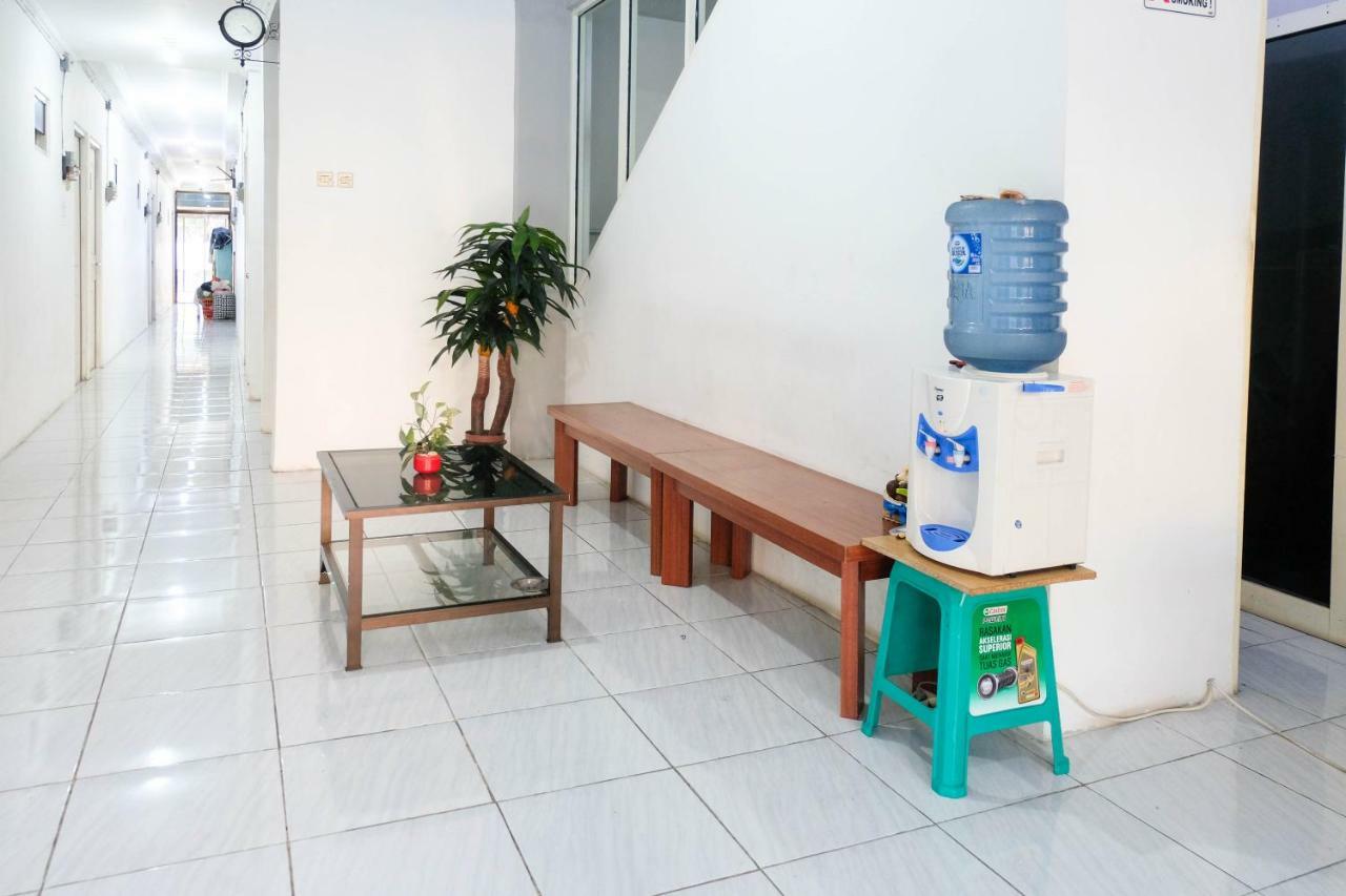 Reddoorz Near Ahmad Yani Airport 3 Ξενοδοχείο Σεμαράνγκ Εξωτερικό φωτογραφία