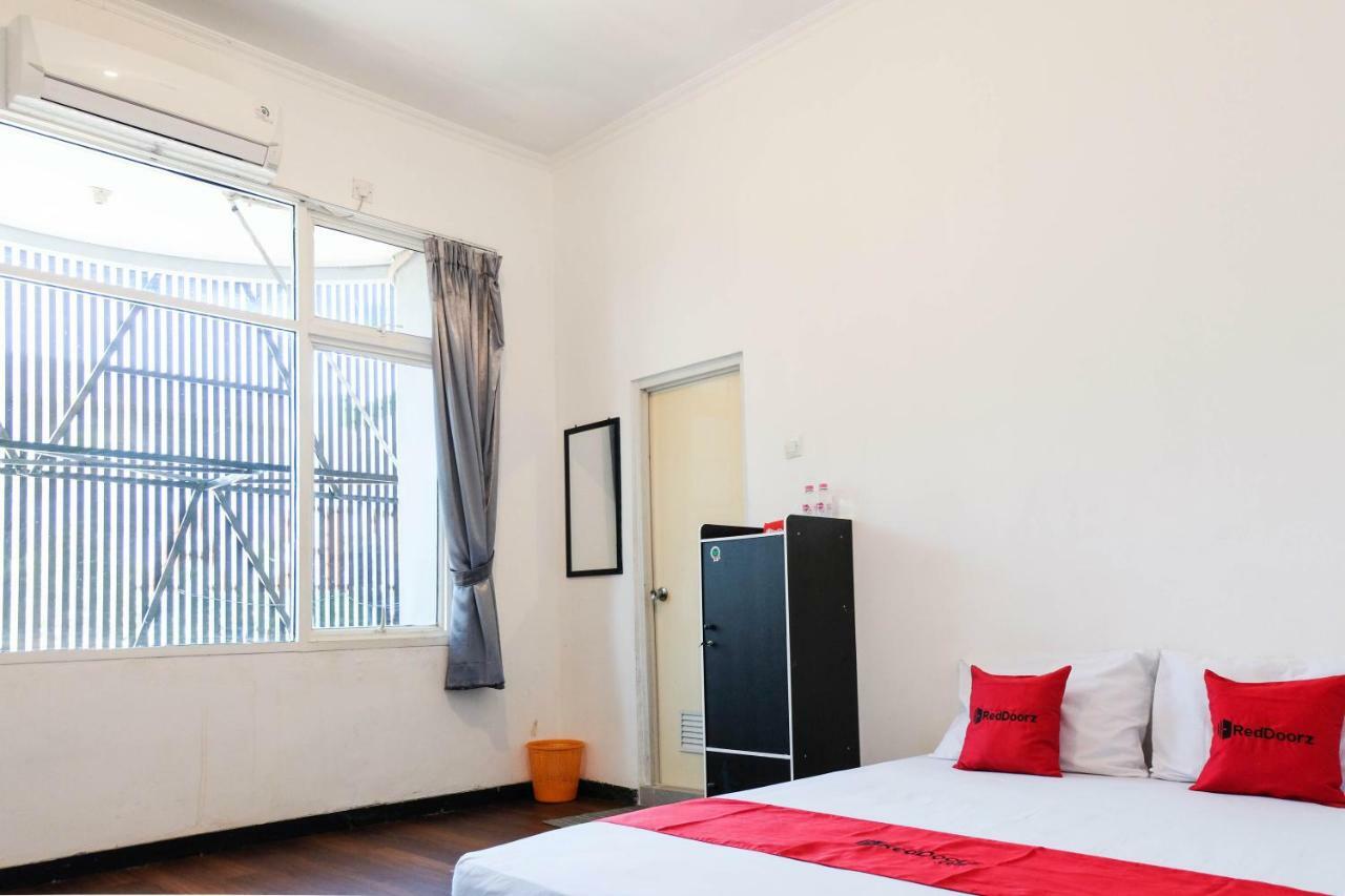 Reddoorz Near Ahmad Yani Airport 3 Ξενοδοχείο Σεμαράνγκ Εξωτερικό φωτογραφία