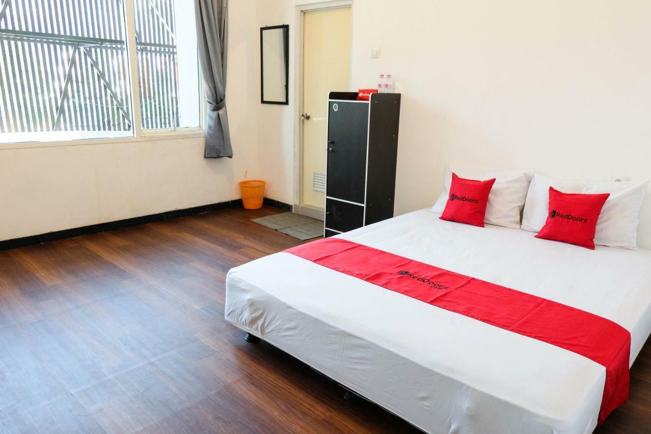 Reddoorz Near Ahmad Yani Airport 3 Ξενοδοχείο Σεμαράνγκ Εξωτερικό φωτογραφία