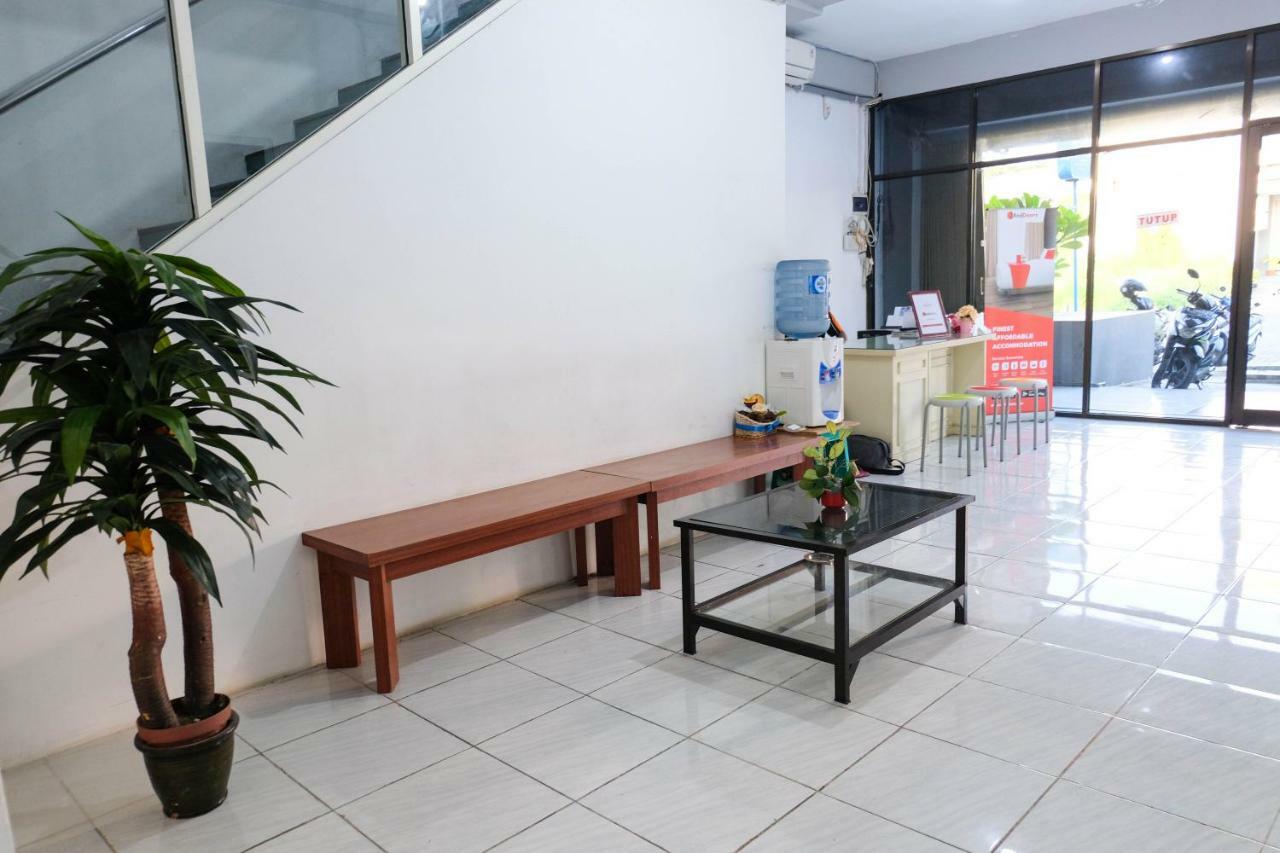 Reddoorz Near Ahmad Yani Airport 3 Ξενοδοχείο Σεμαράνγκ Εξωτερικό φωτογραφία