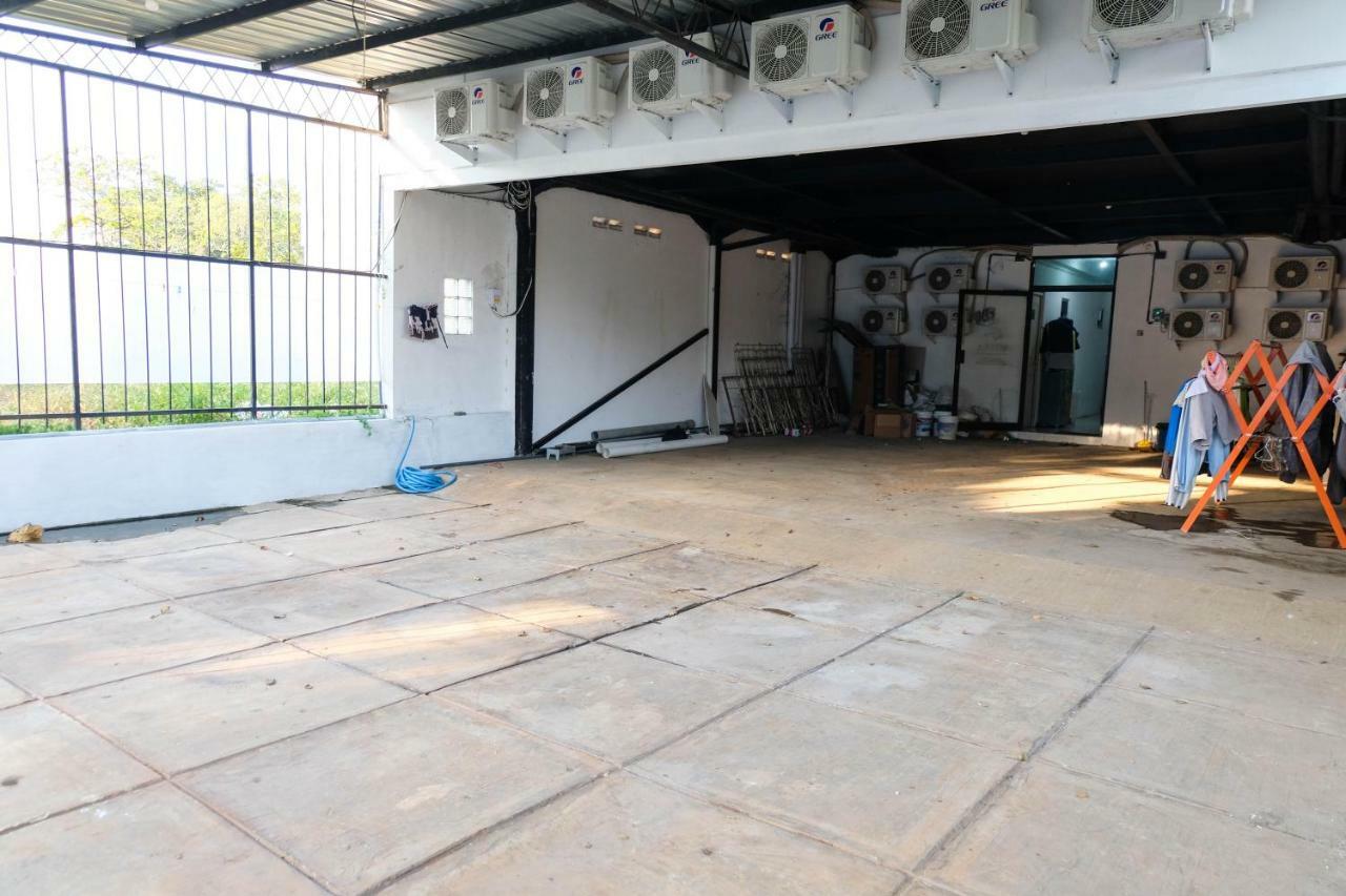 Reddoorz Near Ahmad Yani Airport 3 Ξενοδοχείο Σεμαράνγκ Εξωτερικό φωτογραφία