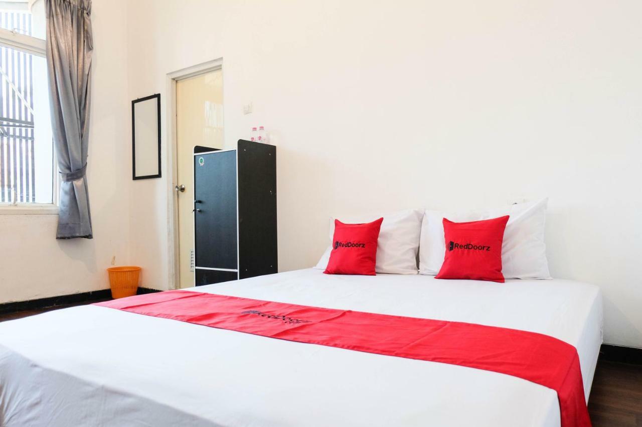 Reddoorz Near Ahmad Yani Airport 3 Ξενοδοχείο Σεμαράνγκ Εξωτερικό φωτογραφία
