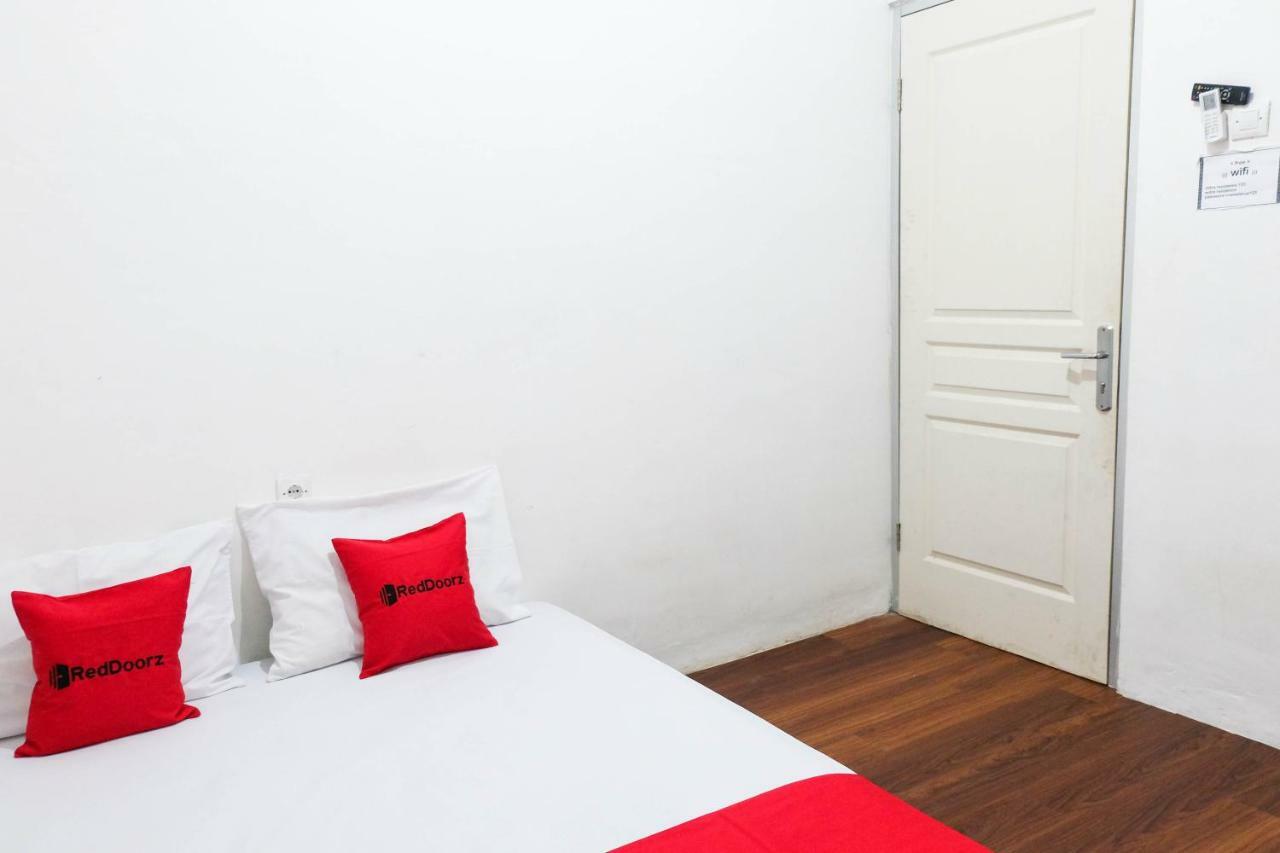 Reddoorz Near Ahmad Yani Airport 3 Ξενοδοχείο Σεμαράνγκ Εξωτερικό φωτογραφία