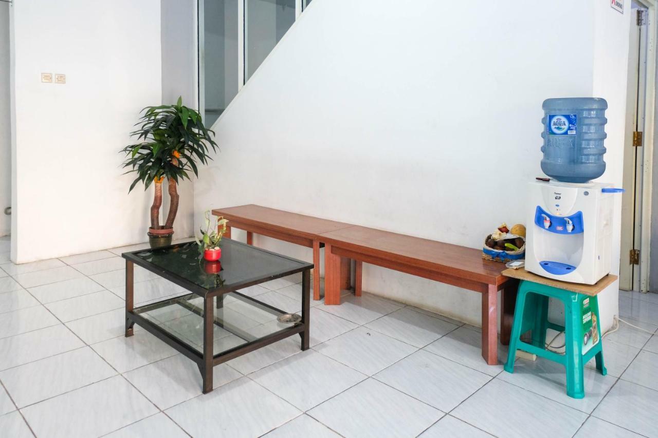 Reddoorz Near Ahmad Yani Airport 3 Ξενοδοχείο Σεμαράνγκ Εξωτερικό φωτογραφία
