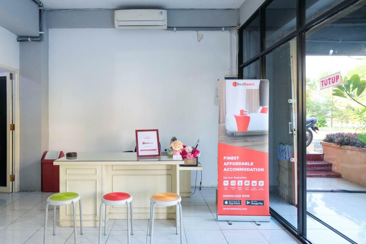Reddoorz Near Ahmad Yani Airport 3 Ξενοδοχείο Σεμαράνγκ Εξωτερικό φωτογραφία