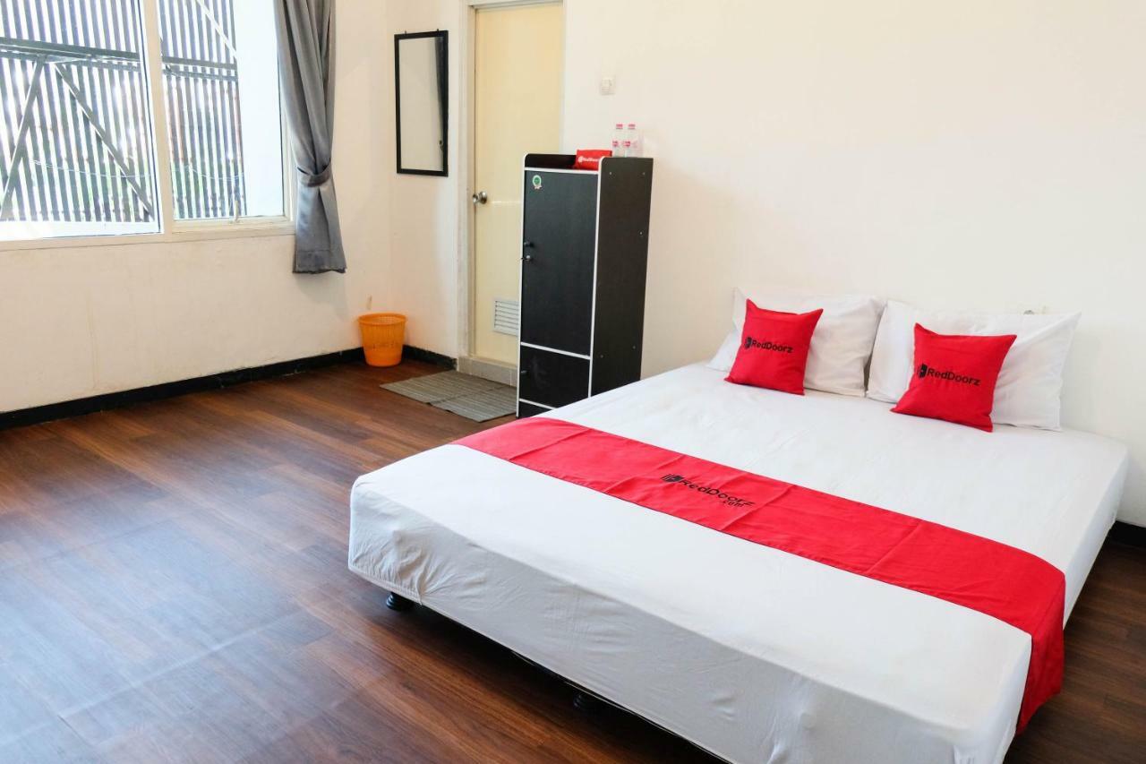 Reddoorz Near Ahmad Yani Airport 3 Ξενοδοχείο Σεμαράνγκ Εξωτερικό φωτογραφία