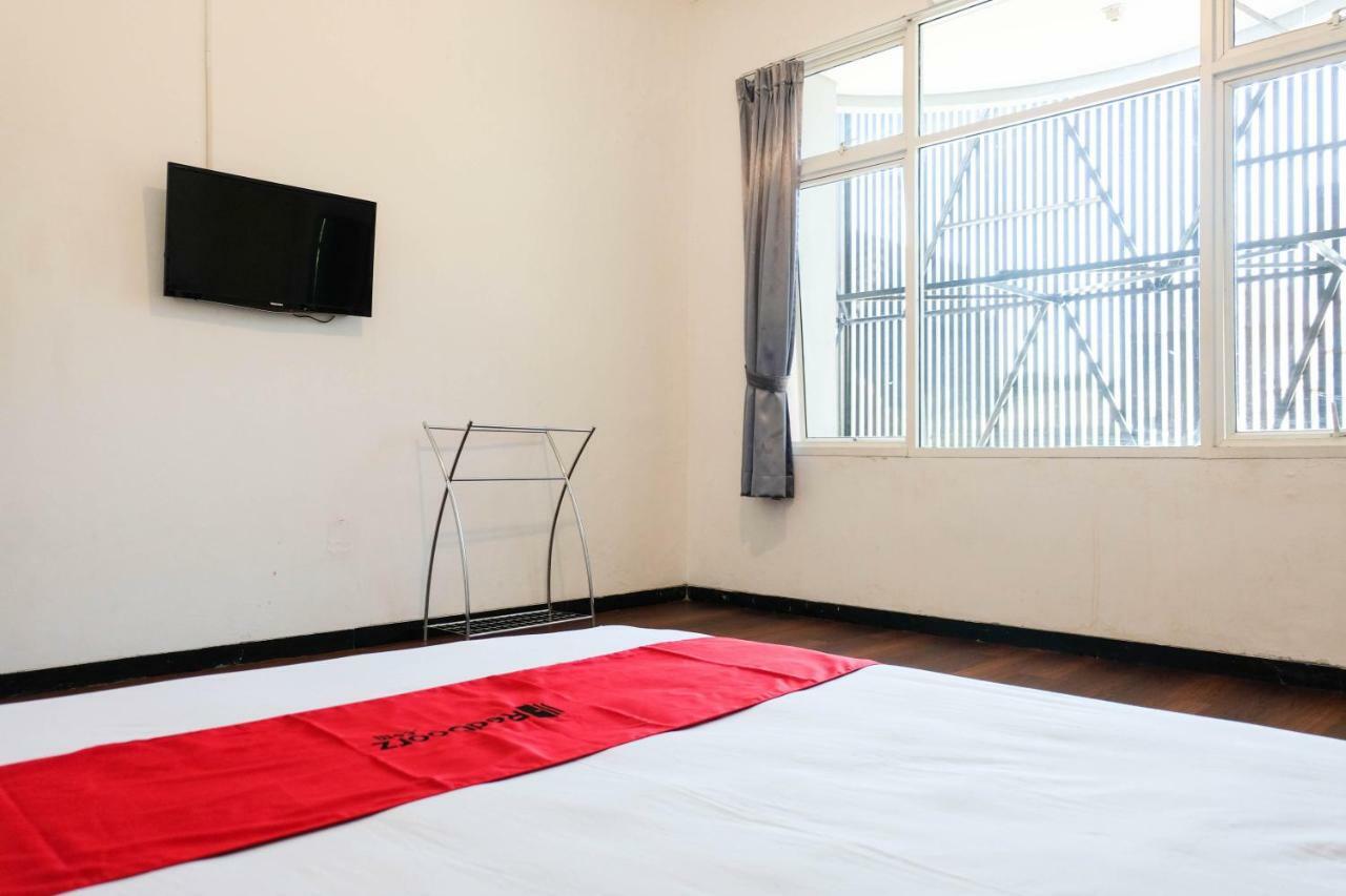 Reddoorz Near Ahmad Yani Airport 3 Ξενοδοχείο Σεμαράνγκ Εξωτερικό φωτογραφία