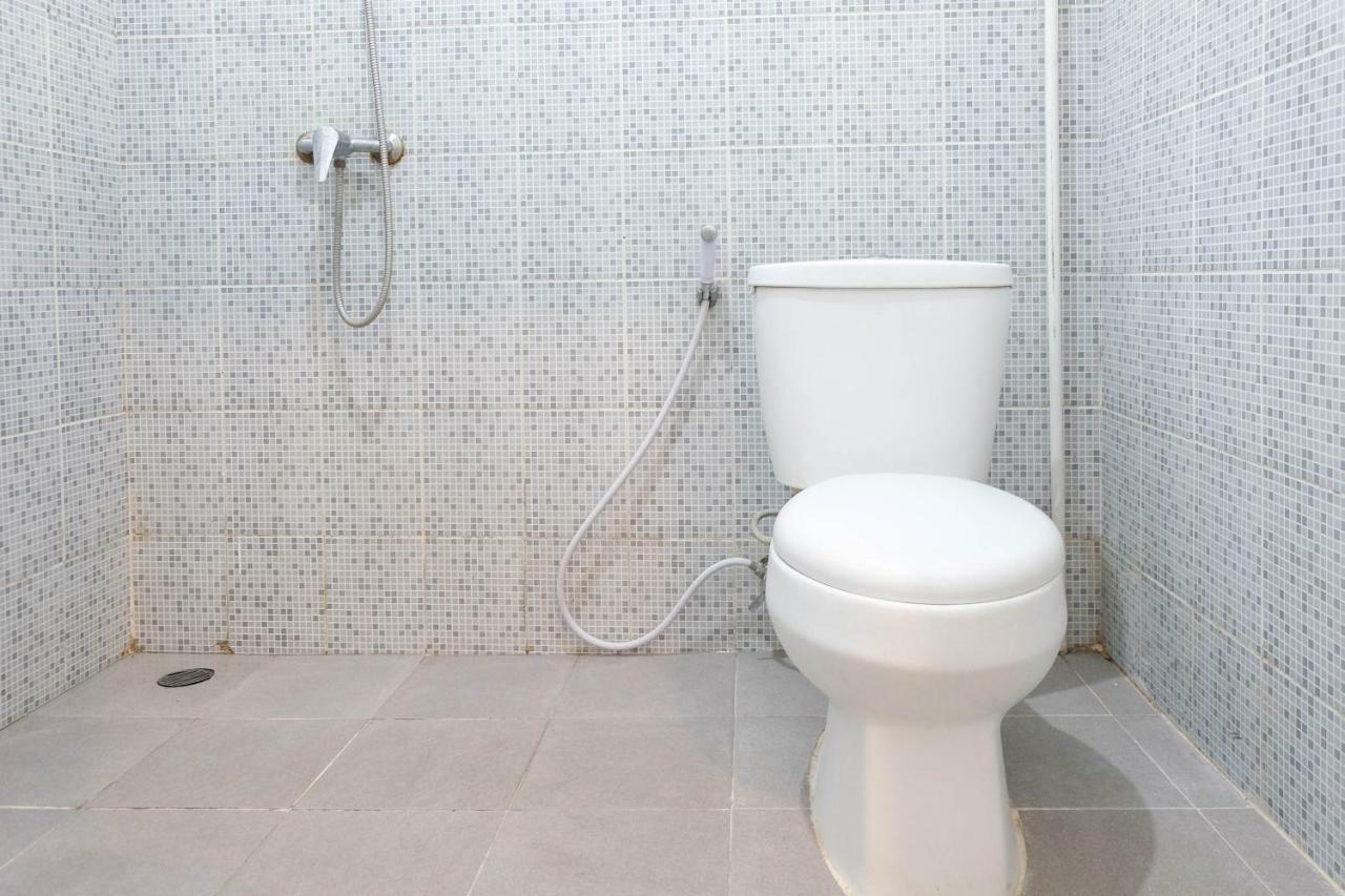 Reddoorz Near Ahmad Yani Airport 3 Ξενοδοχείο Σεμαράνγκ Εξωτερικό φωτογραφία