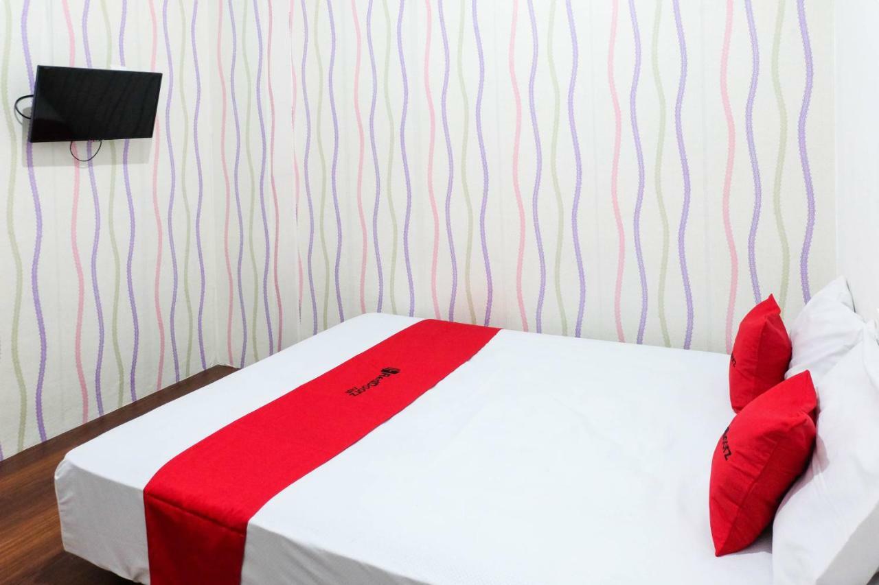 Reddoorz Near Ahmad Yani Airport 3 Ξενοδοχείο Σεμαράνγκ Εξωτερικό φωτογραφία