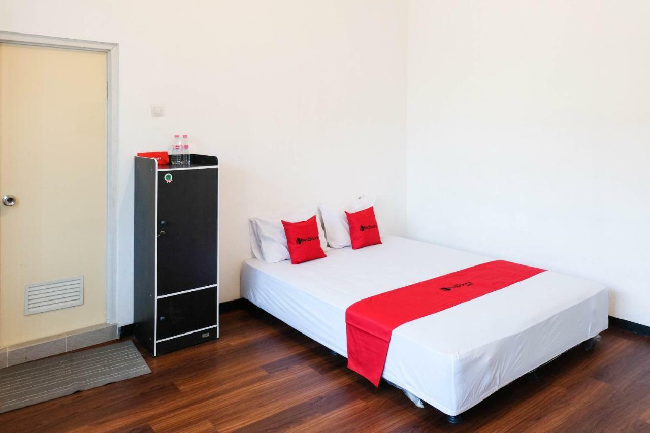 Reddoorz Near Ahmad Yani Airport 3 Ξενοδοχείο Σεμαράνγκ Εξωτερικό φωτογραφία
