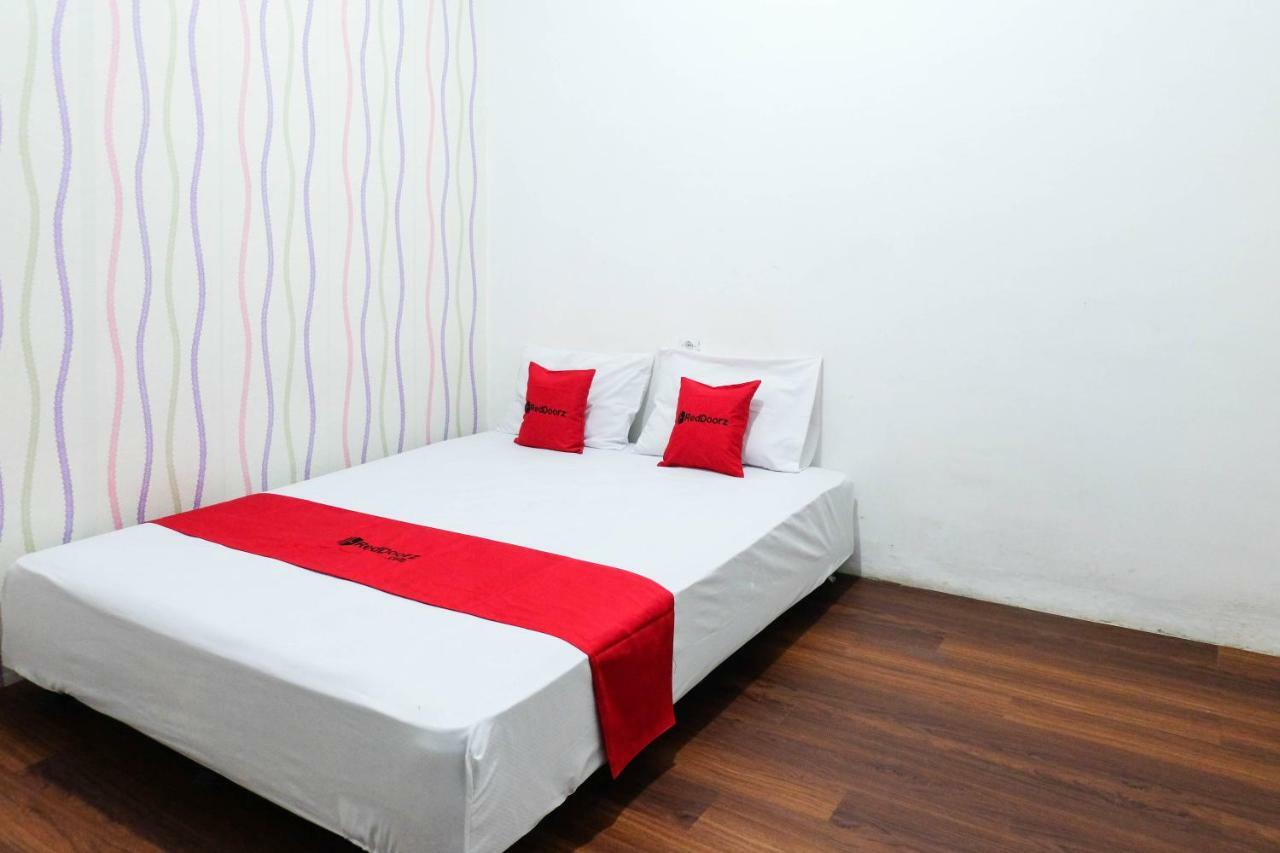 Reddoorz Near Ahmad Yani Airport 3 Ξενοδοχείο Σεμαράνγκ Εξωτερικό φωτογραφία